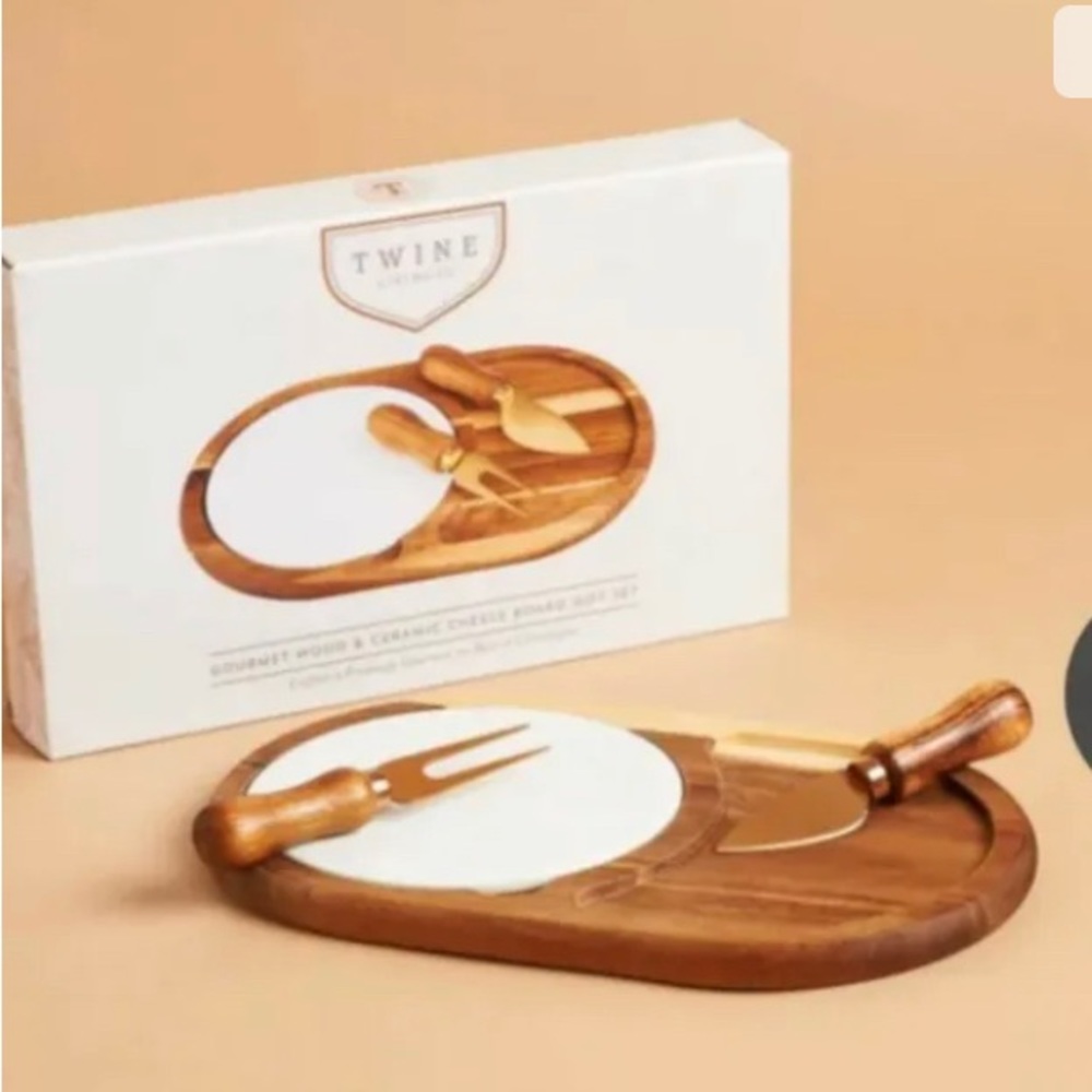 Twine Ceese Board NWOT